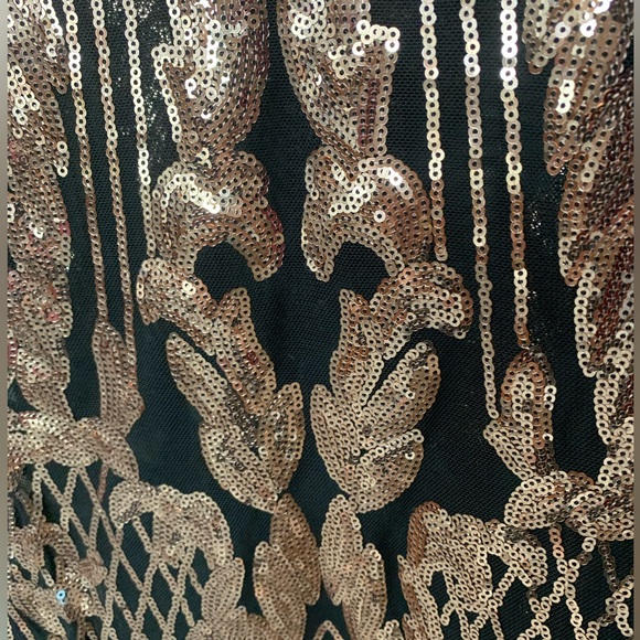 NWT/NIB BLACK & GOLD OS sequin duster. Get your “Shimmer On”this holiday Season - Picture 6 of 9